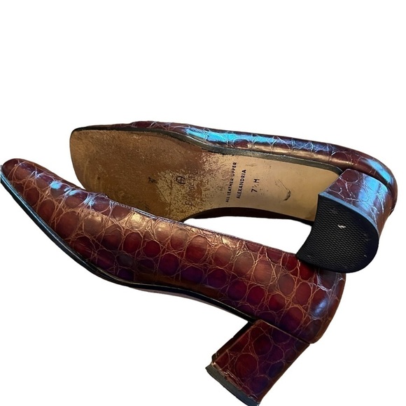 Etienne Aigner Women’s Leather Reptile Print Pumps - Picture 7 of 9